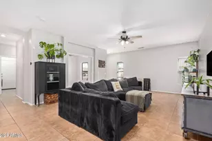 697 W Oak Tree Ln, San Tan Valley, AZ 85143 - Photo 3