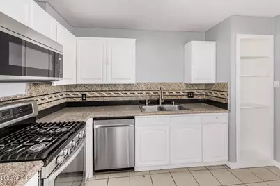 3044 N 80th Lane, Phoenix, AZ 85033 - Photo 9