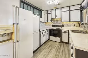 823 E Ironwood Dr, Phoenix, AZ 85020 - Photo 11