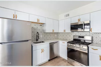 3038 N 38th Street #7, Phoenix, AZ 85018 - Photo 3