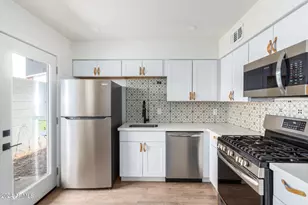 3038 N 38th St, Phoenix, AZ 85018 - Photo 1