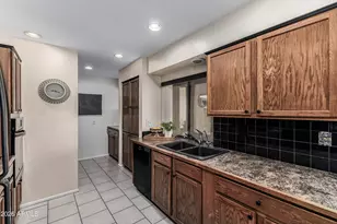 11118 W Cameo Dr, Sun City, AZ 85351 - Photo 13