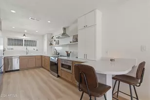 7637 E Thornwood Dr, Scottsdale, AZ 85251 - Photo 9