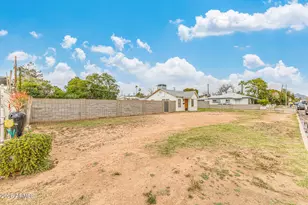 2230 N 27th Pl, Phoenix, AZ 85008 - Photo 3