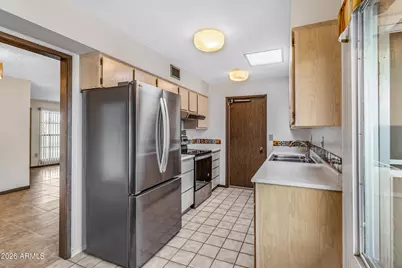 10737 W Santa Fe Drive, Sun City, AZ 85351 - Photo 9