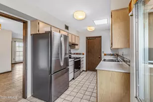 10737 W Santa Fe Dr, Sun City, AZ 85351 - Photo 9