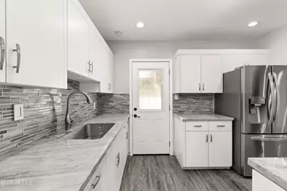 2046 N 27th Place, Phoenix, AZ 85008 - Photo 9