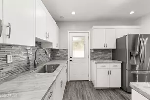 2046 N 27th Pl, Phoenix, AZ 85008 - Photo 9