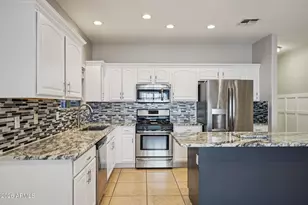 15948 W Mauna Loa Ln, Surprise, AZ 85379 - Photo 13