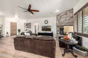 1415 W Lavitt Ln, Phoenix, AZ 85086 - Photo 7