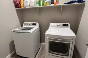 10306 W Deanna Dr, Peoria, AZ 85382 - Photo 9