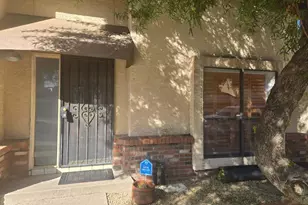 2518 E Shaw Butte Dr, Phoenix, AZ 85028 - Photo 1