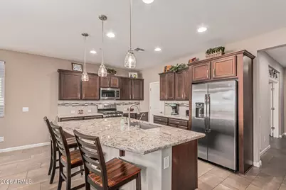 13314 W Milton Drive, Peoria, AZ 85383 - Photo 11