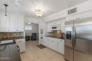 940 E Berridge Ln, Phoenix, AZ 85014 - Photo 9