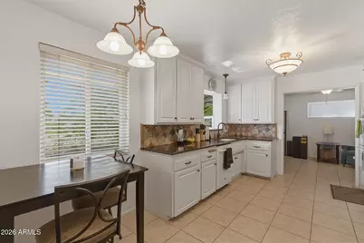 940 E Berridge Lane, Phoenix, AZ 85014 - Photo 13