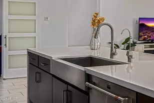 22106 N 59th Wy, Phoenix, AZ 85054 - Photo 19