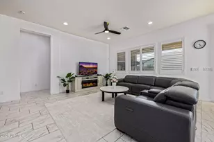 22106 N 59th Wy, Phoenix, AZ 85054 - Photo 9