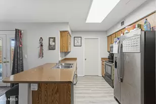 7233 W Hatcher Rd, Peoria, AZ 85345 - Photo 25