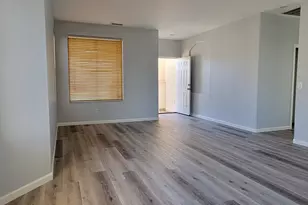 8868 N 66th Ave, Glendale, AZ 85302 - Photo 11