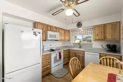 11038 N Coggins Drive, Sun City, AZ 85351 - Photo 15