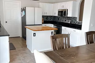 10529 W Robin Ln, Peoria, AZ 85383 - Photo 9