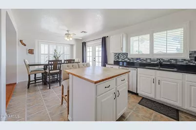 10529 W Robin Lane, Peoria, AZ 85383 - Photo 7