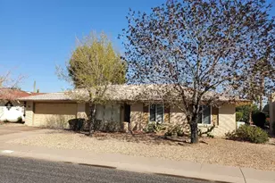9350 W Glen Oaks Cir N, Sun City, AZ 85351 - Photo 1