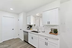 10528 W Saratoga Cir, Sun City, AZ 85351 - Photo 7