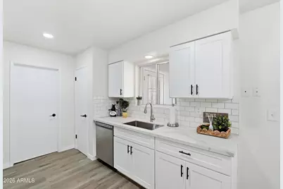 10528 W Saratoga Circle, Sun City, AZ 85351 - Photo 5