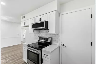 10528 W Saratoga Circle, Sun City, AZ 85351 - Photo 7