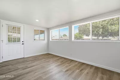 10528 W Saratoga Circle, Sun City, AZ 85351 - Photo 9