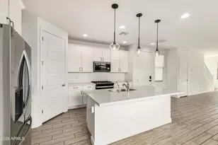 2042 W Lariat Ln, Phoenix, AZ 85085 - Photo 9