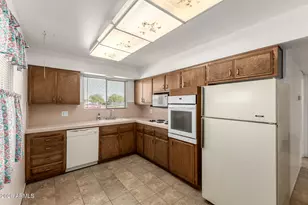 10511 W Clair Dr, Sun City, AZ 85351 - Photo 11