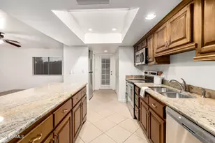 409 E Port Au Prince Ln, Phoenix, AZ 85022 - Photo 7