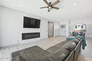 11 E Cavalry Dr, Phoenix, AZ 85086 - Photo 17