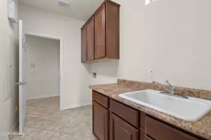 3724 E Robin Ln, Phoenix, AZ 85050 - Photo 29