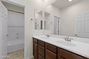 3724 E Robin Ln, Phoenix, AZ 85050 - Photo 25