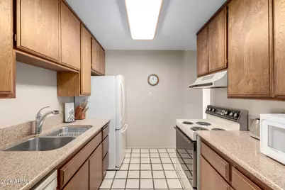 5525 E Thomas Road #H7, Phoenix, AZ 85018 - Photo 9