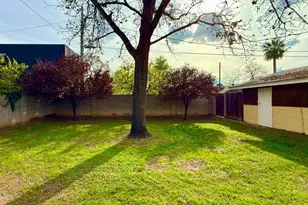 1011 E Medlock Dr, Phoenix, AZ 85014 - Photo 9