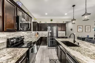 10172 W Carlota Ln, Peoria, AZ 85383 - Photo 11
