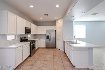 16382 W Questa Drive, Surprise, AZ 85387 - Photo 7