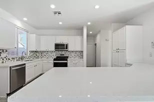 891 E Sherri Dr, Gilbert, AZ 85296 - Photo 9