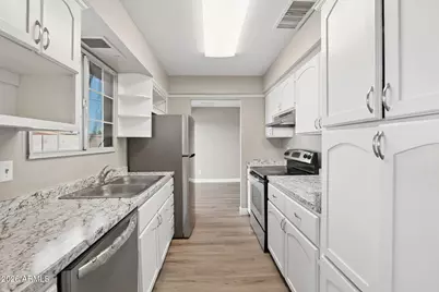 8050 W Weldon Avenue, Phoenix, AZ 85033 - Photo 7