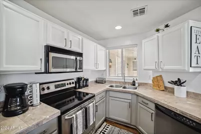 10401 N 52nd Street #210, Paradise Valley, AZ 85253 - Photo 1