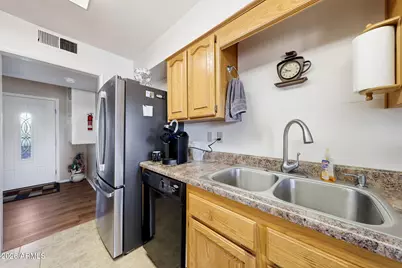 11601 N Hacienda Drive, Sun City, AZ 85351 - Photo 9