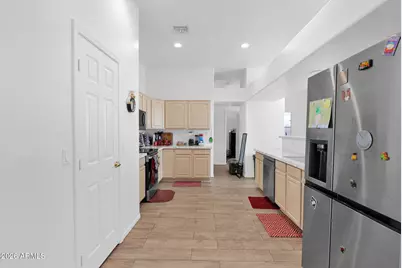 907 E Gary Lane, Phoenix, AZ 85042 - Photo 11