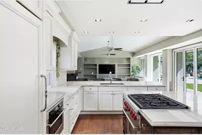 2939 N Manor Drive W, Phoenix, AZ 85014 - Photo 3