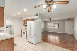 10329 W Floriade Dr, Sun City, AZ 85351 - Photo 9