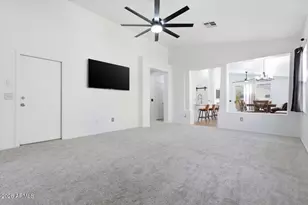 6822 S 40th Dr, Phoenix, AZ 85041 - Photo 5