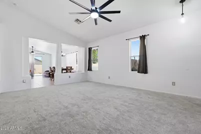 6822 S 40th Drive, Phoenix, AZ 85041 - Photo 7